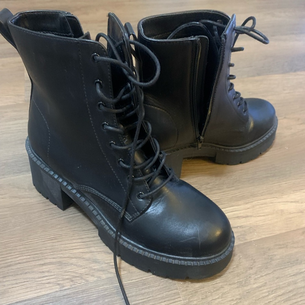 Madden Girl Talentt Black Combat Moto Boots NWOT size 9.5